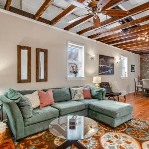 Stunning City Market condo with WD walk to shops & dining