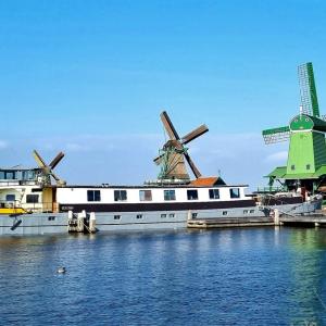 Unique Hotelboat botel Lena Maria