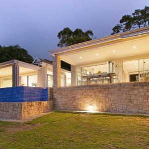 Luxury Serviced Mountain Villa in Constantia