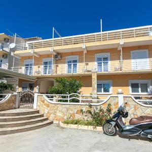 Apartments with parking space Gradac, Makarska - 5198