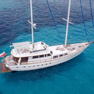 Spacious 5-Cabin Yacht Hotel in the Heart of Barcelona
