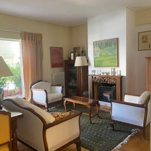 Traditional And Spacious Apartment In Neo Psychiko