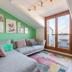 Cozy Studio W/Parking 5 min walk from the bus stop