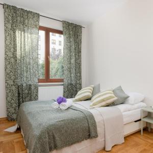 Warsaw Bobrowiecka Apartment by Noclegi Renters