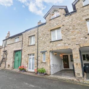 No 2 The Mews