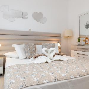 Panos Luxury Studios