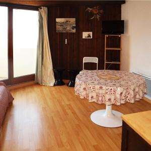 Studio skis aux pieds pour 4, balcon - FR-1-322-497