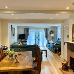5Bed-10Guests-Fireplace-HotTub-Pets ok-Parking