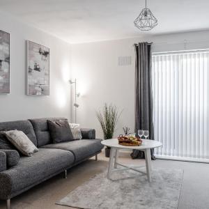 Lovely Modern 2 Bed City Centre Apartment with FREE parking - Double or Twin Beds Available