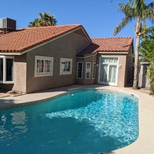 Heated Pool - Spacious, Cheerful Home 5br/3bath