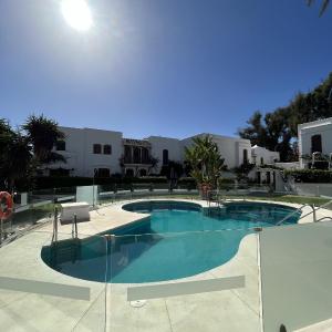 Estepona - Playa - Villa con acceso directo a la piscina EL26