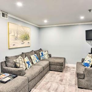 Walk to Ocean: Condo w/ Community Perks on HHI