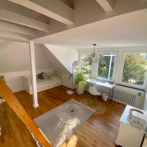 (Messe)Zimmer mit Bad und Ankleideraum + Parkplatz