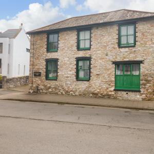 1 Greenswood Court