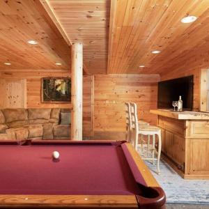 Smoke Rise Barn · Great Lake Front, Large Dock, 4bdrm, Pool Table