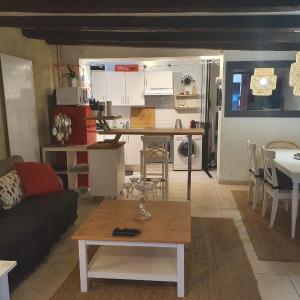 MAISON ENTIERE de 115m2 EN HYPER HYPER CENTRE AUX COEUR DES HALLES de TOURS de 2 à 7 PERSONNES