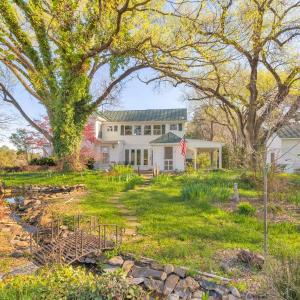 Huge Farmhouse with Heated Pool for Vacations and Retreats