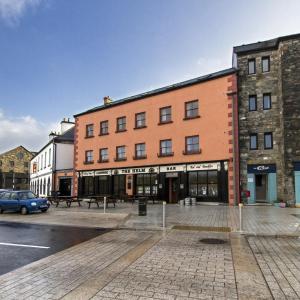 The Helm Apartments & Lodge B&B