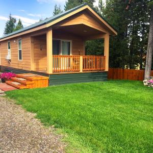 Cozy 1 bedroom in West Yellowstone, just 1 minute from Yellowstone Park! Alpine 1