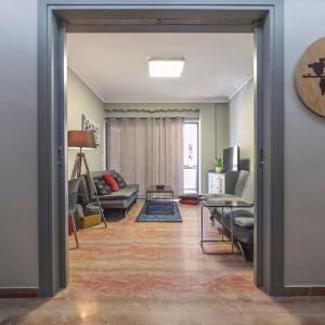 Beautiful apt in Glyfada Center, Papandreou Street
