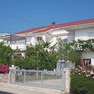 Apartment in Ljubac with sea view, balcony, air conditioning, WiFi 809-3