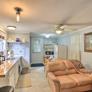 The Driftwood Cottage with Patio and Free WiFi!