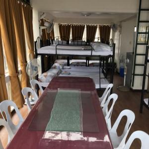 THE MANSION: 18 PAX BUDGET NEAR AIRPORT TERMINAL PASAY