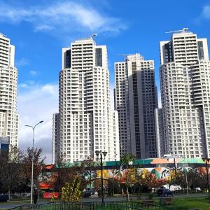 18th & 16h Floor Secure Luxury Condos With Pool & Fitness Included In Price