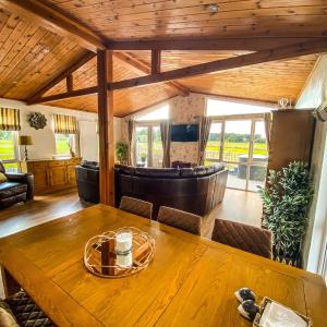 Immaculate 3-Bedroom Private Lodge near York