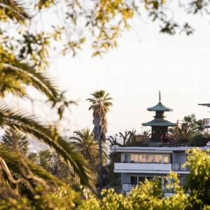 Hollywood Hideaway