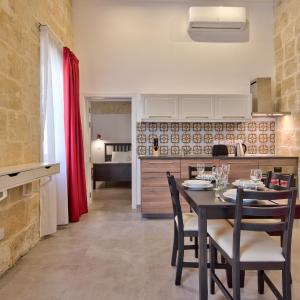 Old Lodge Apartment 6 by Vallettastay