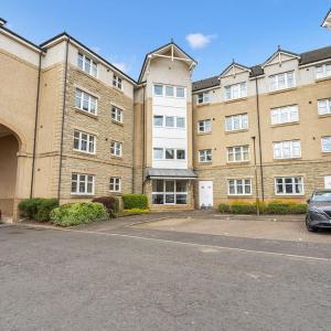 Modern 1BR flat - free parking + lift