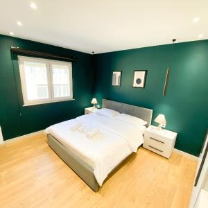 Matisse No9 - One Bedroom City Center Apartment