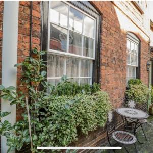 2 Ebor mews cottage free parking permit SY82PG