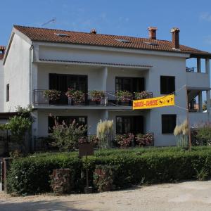 Apartments and rooms with parking space Porec - 6917