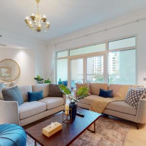 Elegant 2 BR Apartment with Beach Access