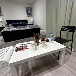 Studio Sleeps 3 - Outdoor Space - Pet Friendly