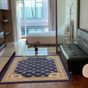 Studio Bedroom with Kitchen
