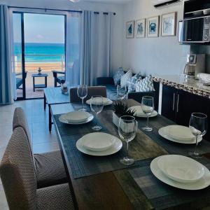 Cancun Hotel Zone, Beachfront 2 BR Apartment - Prime Location