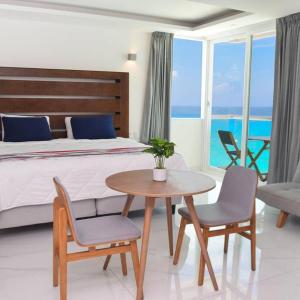 Hermoso estudio frente al mar, balcon, gym 3504