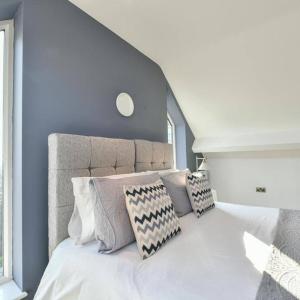 Spacious 4 Bedroom, 2 bathroom House