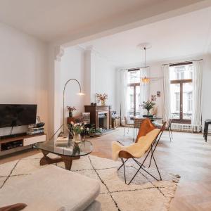 Traditional chic, High Ceilings' apt Aircos Fiber and Garage