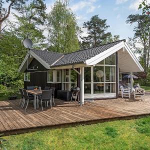 Beautiful Home In Græsted With Wifi