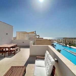 Dazzling 2 BDR w Rooftop Mangroovy Free Pool & Beach Access