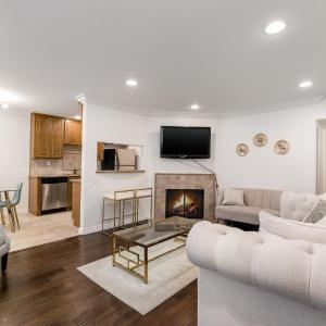 Luxury 2-Bedroom Condo in Studio City