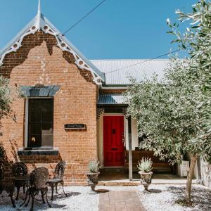Riddell Cottage - A Federation Hideaway in Town