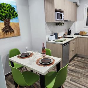 Cozy Apartment Metaxourgeio greendom