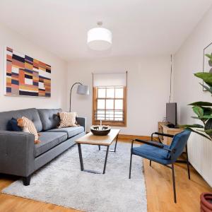 JOIVY Bright and Cosy Flat near The Scotland Gallery