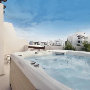 Bentor 3-3 PENTHOUSE POOL VIEW & JACUZZI 2B