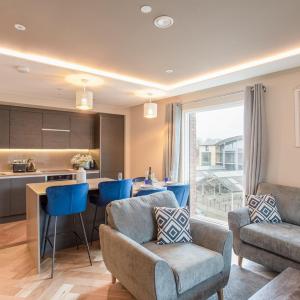 Luxury 2 bedroom apartment with free parking in the heart of York